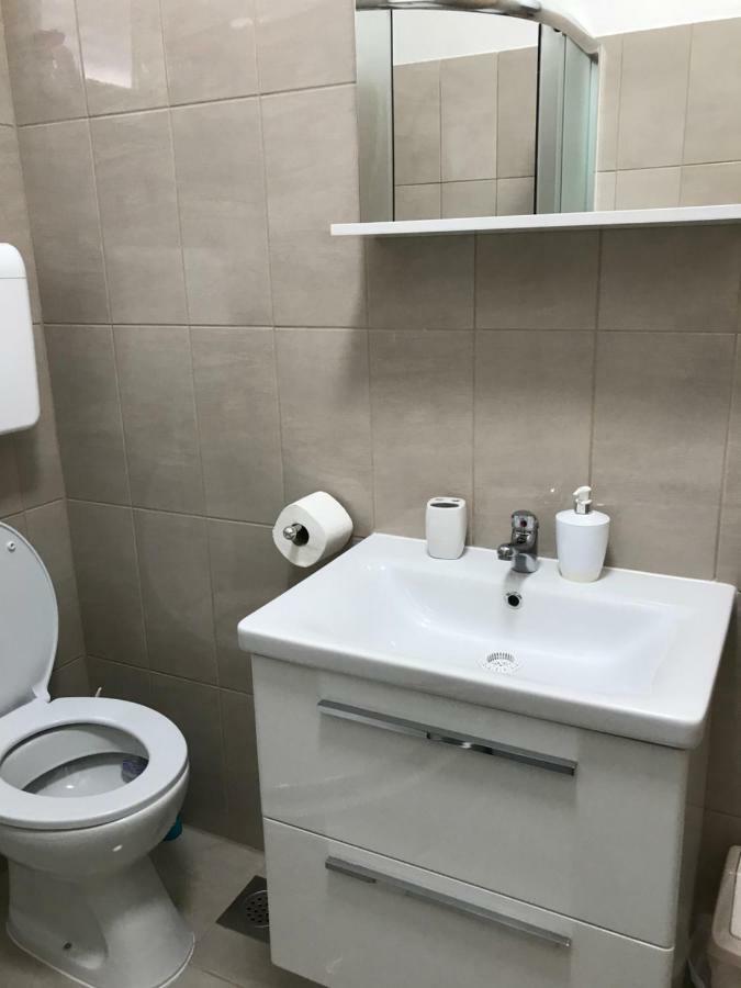 Apartman Mirjana With Terrace And Free Parking Donji Okrug  Eksteriør billede