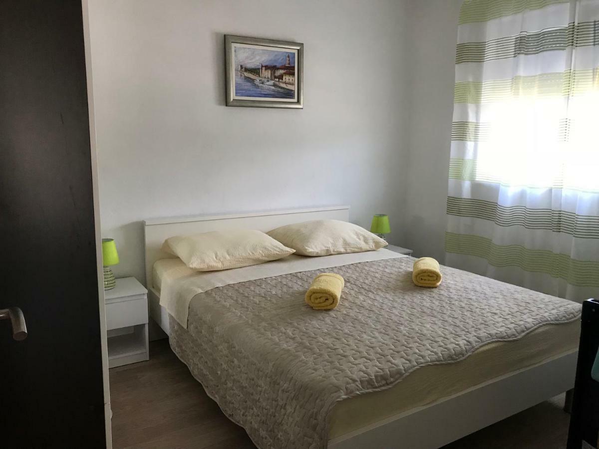 Apartman Mirjana With Terrace And Free Parking Donji Okrug  Eksteriør billede