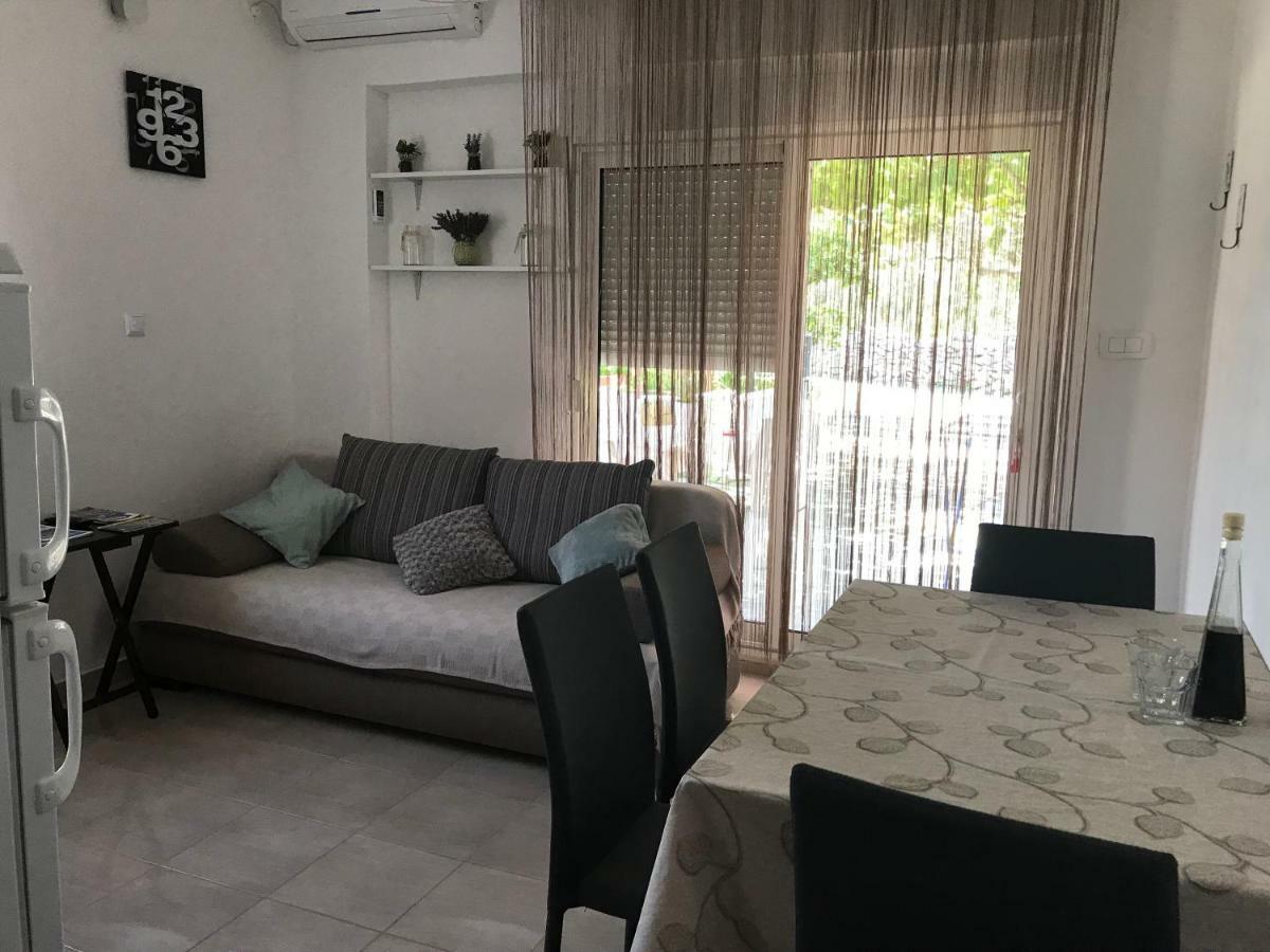 Apartman Mirjana With Terrace And Free Parking Donji Okrug  Eksteriør billede