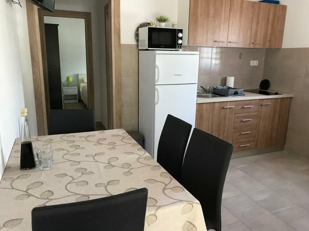 Apartman Mirjana With Terrace And Free Parking Donji Okrug  Eksteriør billede