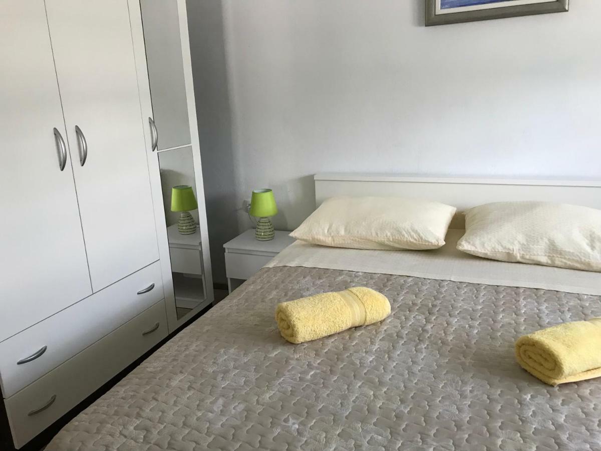 Apartman Mirjana With Terrace And Free Parking Donji Okrug  Eksteriør billede